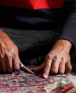 رفو گری قالی در قالیشویی گاندی