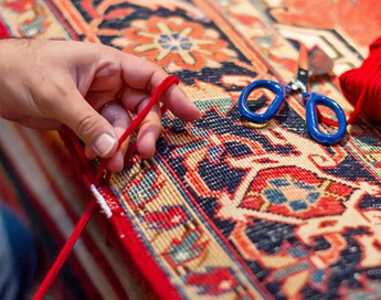 خدمات تخصصی و حرفه ای رفوی فرش در قالیشویی گاندی